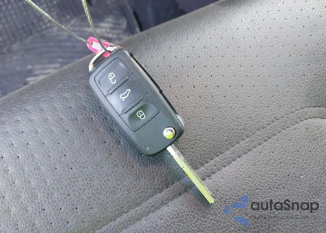 2015 Volkswagen Passat 1.8T Limited Edition z USA, uszkodzony, nr VIN 1VWAT7A32FC113160